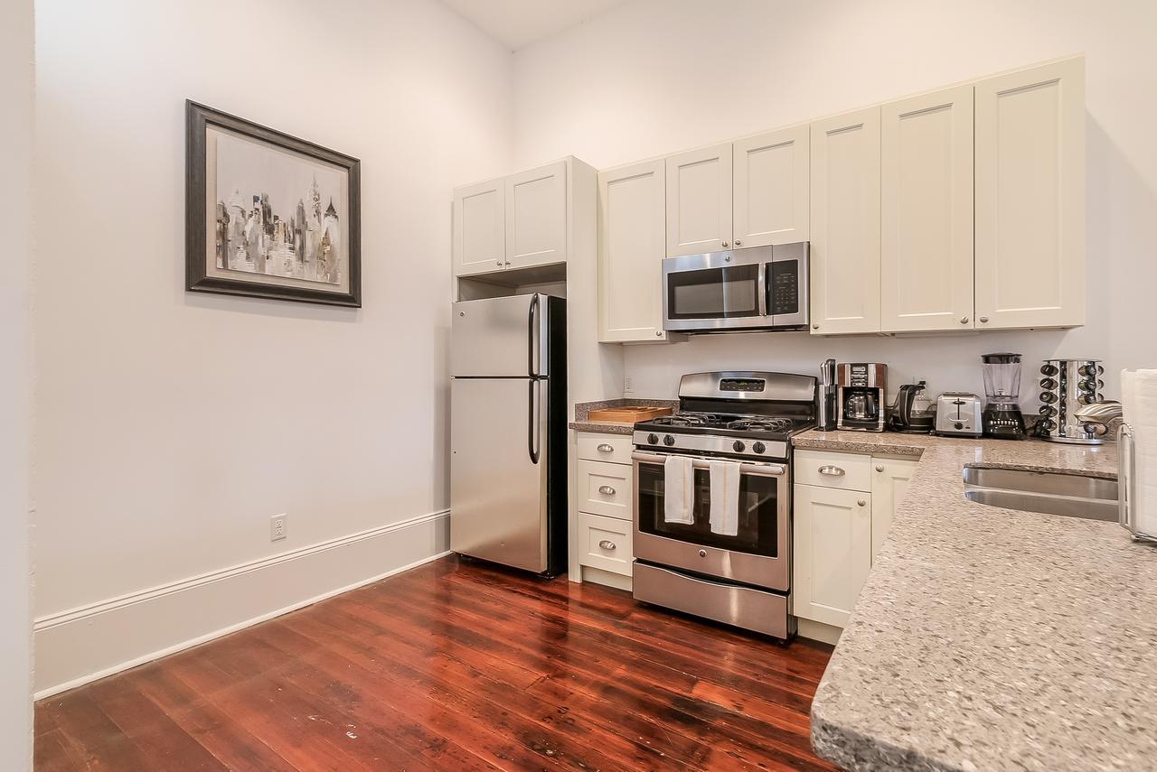 Апартаменты Modern 2Br On Carondelet By Hosteeva Новый Орлеан Экстерьер фото