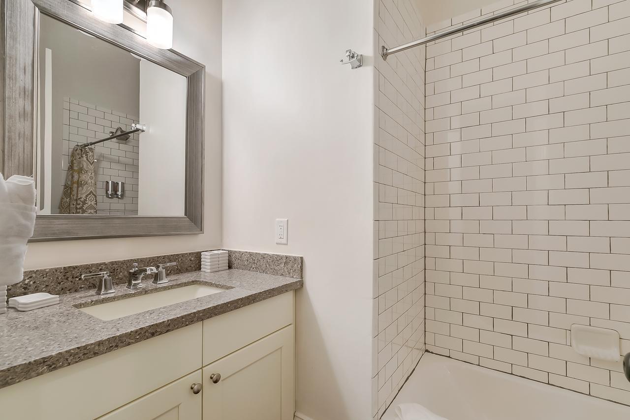 Апартаменты Modern 2Br On Carondelet By Hosteeva Новый Орлеан Экстерьер фото